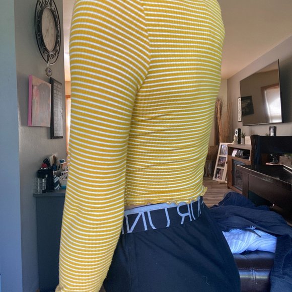 Forever 21 Cropped Long Sleeve Tee - Picture 2 of 4